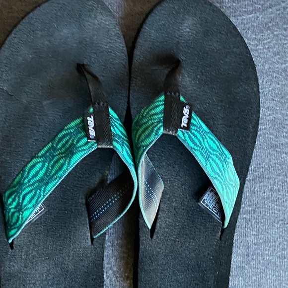 Teva flip flops sandals size 9. - Picture 9 of 14